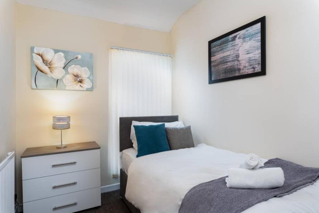 Sleeps 5, Smart Tv'S In Bedrooms Суонси Экстерьер фото