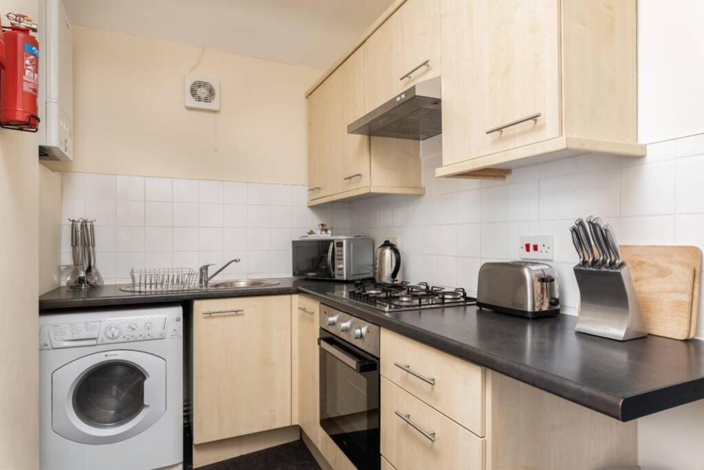 Sleeps 5, Smart Tv'S In Bedrooms Суонси Экстерьер фото