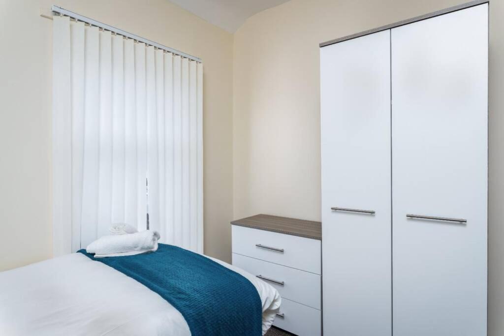 Sleeps 5, Smart Tv'S In Bedrooms Суонси Экстерьер фото