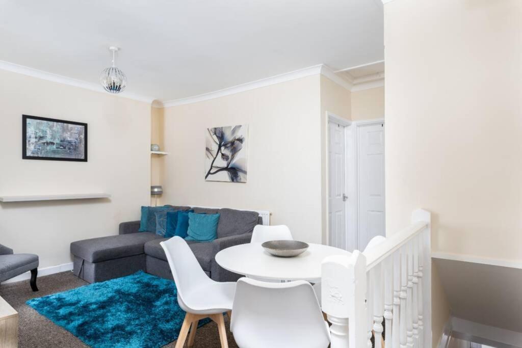 Sleeps 5, Smart Tv'S In Bedrooms Суонси Экстерьер фото